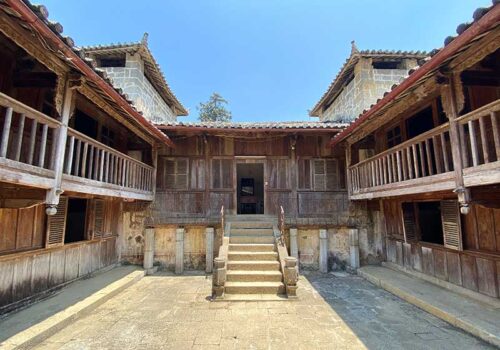 Dinh thu nha ho vuong