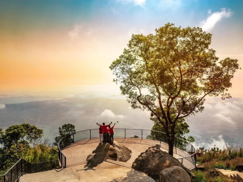 Du lịch núi bà đen